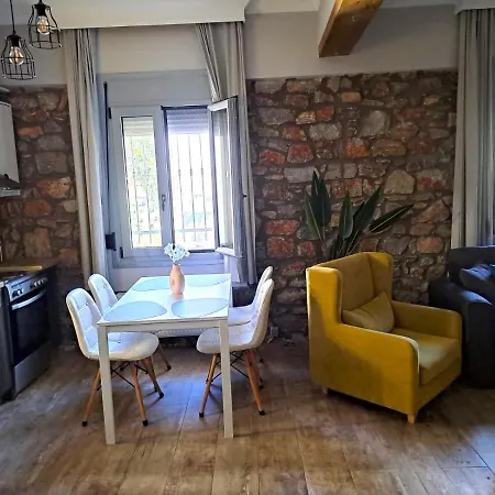 Apostolos House Center וולוס